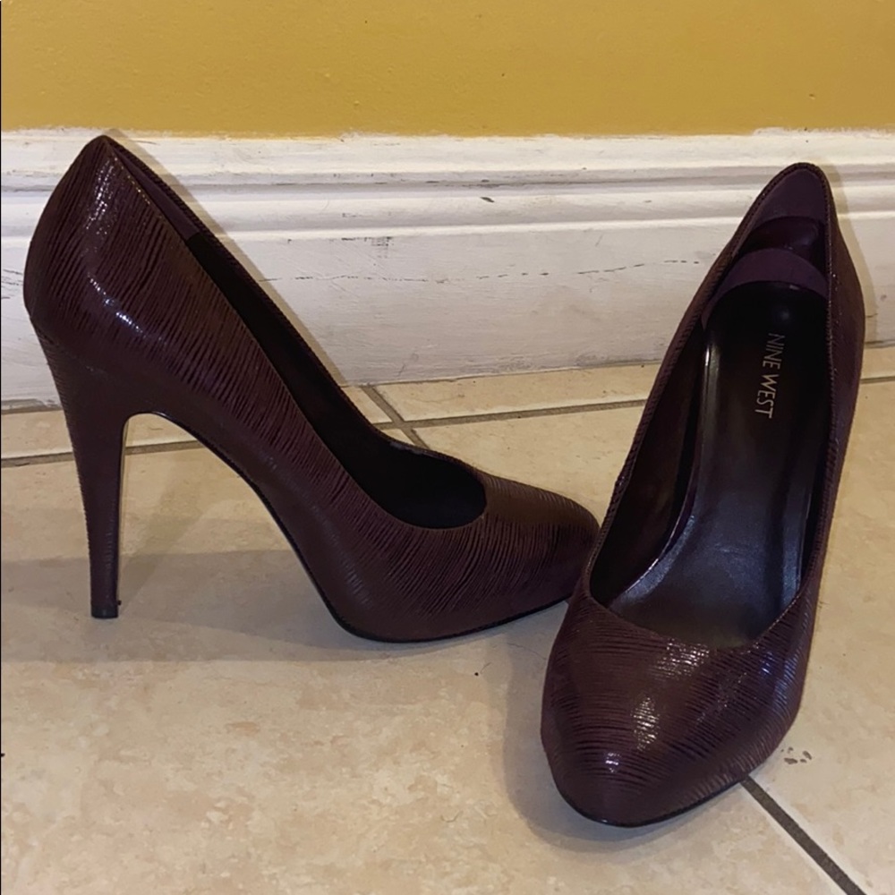 Nine West Violet Suede/Leather Pump. Worn once.